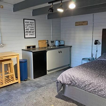 Cosy, Self-Contained Garden Room In City Centre! Hereford Exterior photo